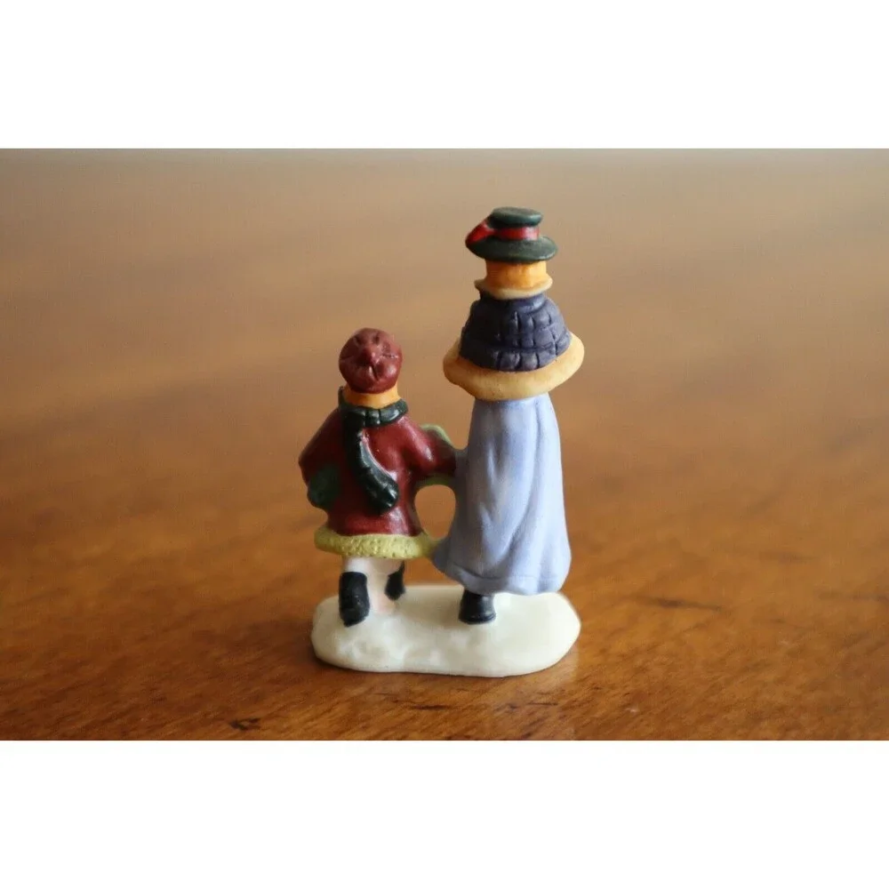Christmas Village Figurine Child Girl Mother Nanny Woman Gifts Present Wreath 2